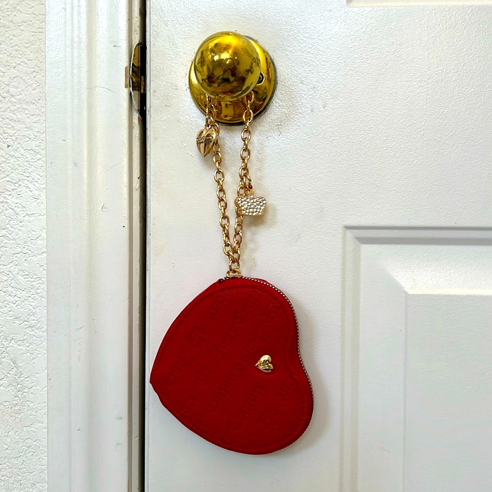 JUICY COUTURE LOS ANGELES - RED, HEARTS CHARMS AND CHAINS WRISTLET.